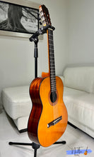 Load image into Gallery viewer, Morris No.10 (1971) Handmade Classical Guitar