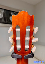 Load image into Gallery viewer, Yamaha C-300 (1970) Classical Guitar