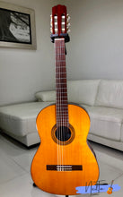 Load image into Gallery viewer, Zen-On Classical Guitar Model No. 85 (1966)