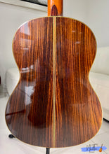 Load image into Gallery viewer, Yamaha C-300 (1970) Classical Guitar