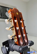 Load image into Gallery viewer, Yamaha C-300 (1970) Classical Guitar