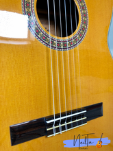 Load image into Gallery viewer, MORRIS G-201 CLASSICAL GUITAR (1974)