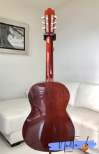 Load image into Gallery viewer, MORRIS G-201 CLASSICAL GUITAR (1974)