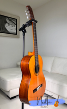 Load image into Gallery viewer, MORRIS M-15 CLASSICAL GUITAR 1970