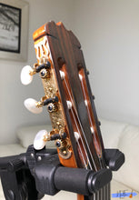Load image into Gallery viewer, Ryoji Matsuoka M30 Handmade Classical Guitar (1978)