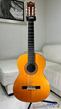 Load image into Gallery viewer, Yamaha C-250 Classical Guitar (1970)