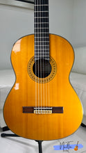 Load image into Gallery viewer, Yamaha GD-10 (1978) Grand Concert Classical Guitar