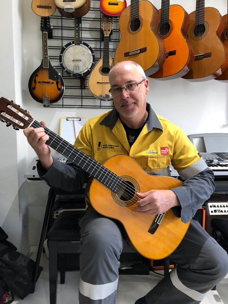Anthony with a left-handed Yamaha CG-190 classical guitar from 1980s.