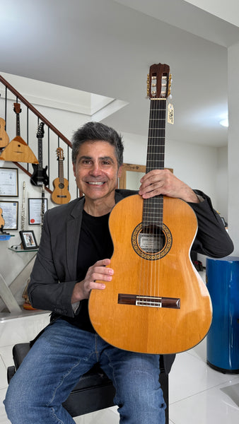 Peter with his new Matsuoka M30  (1980) Custom Classical Guitar