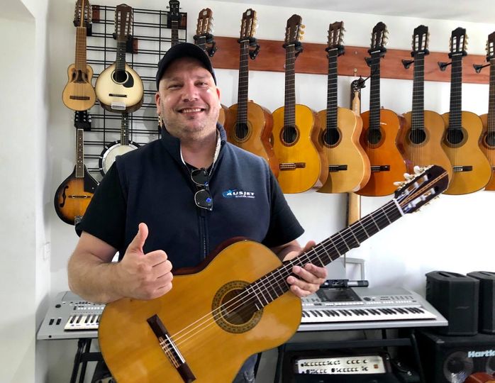 Jason with a Shinano no.233 (1968) classical guitar