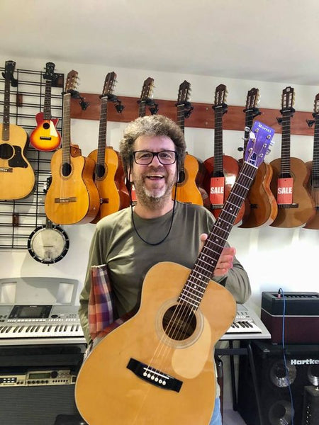 Paul with his new Morris 1970 guitar.  I am so glad the guitar has found a good home.  Best wishes to both 🙂