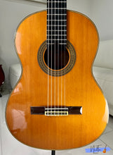 Load image into Gallery viewer, Yamaha C-300 (1970) Classical Guitar
