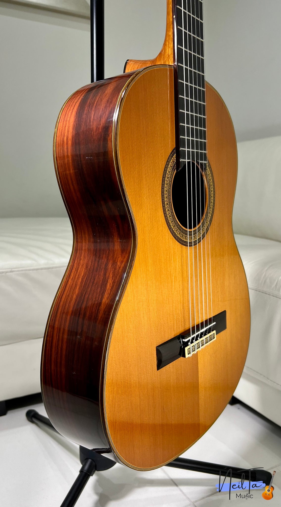 Yamaha C-250 Classical Guitar (1970) – Neil Ta Music